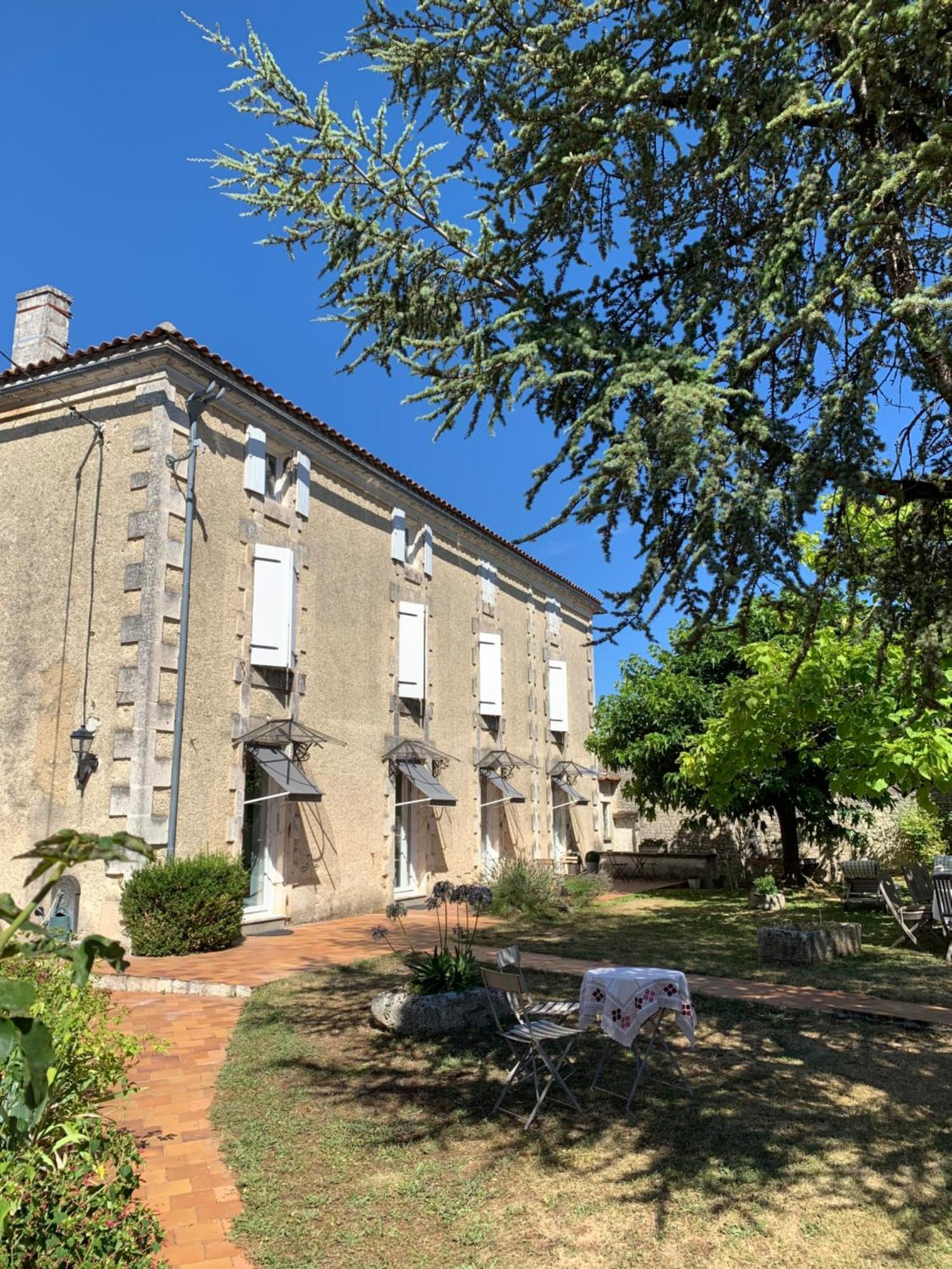 Bed and Breakfast The Cool Lounge A Coulonges - Charente Exteriér fotografie